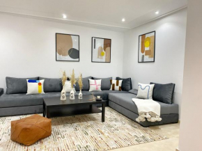 Moderne appartement avec Piscine 7 Minutes to GUELIZ downtown